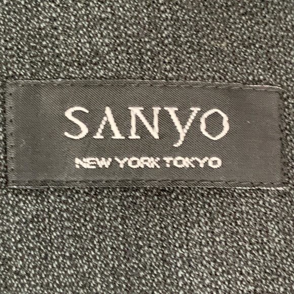 Sanyo charcoal wool and tencel overcoat. Removable breath thermal lining. size44 - Picture 10 of 13